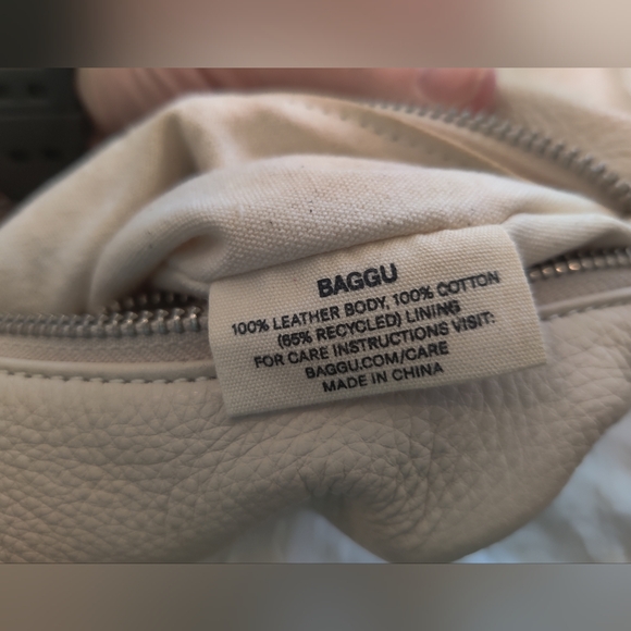 Small Baggu Crescent Leather Shoulder Bag - Picture 10 of 10